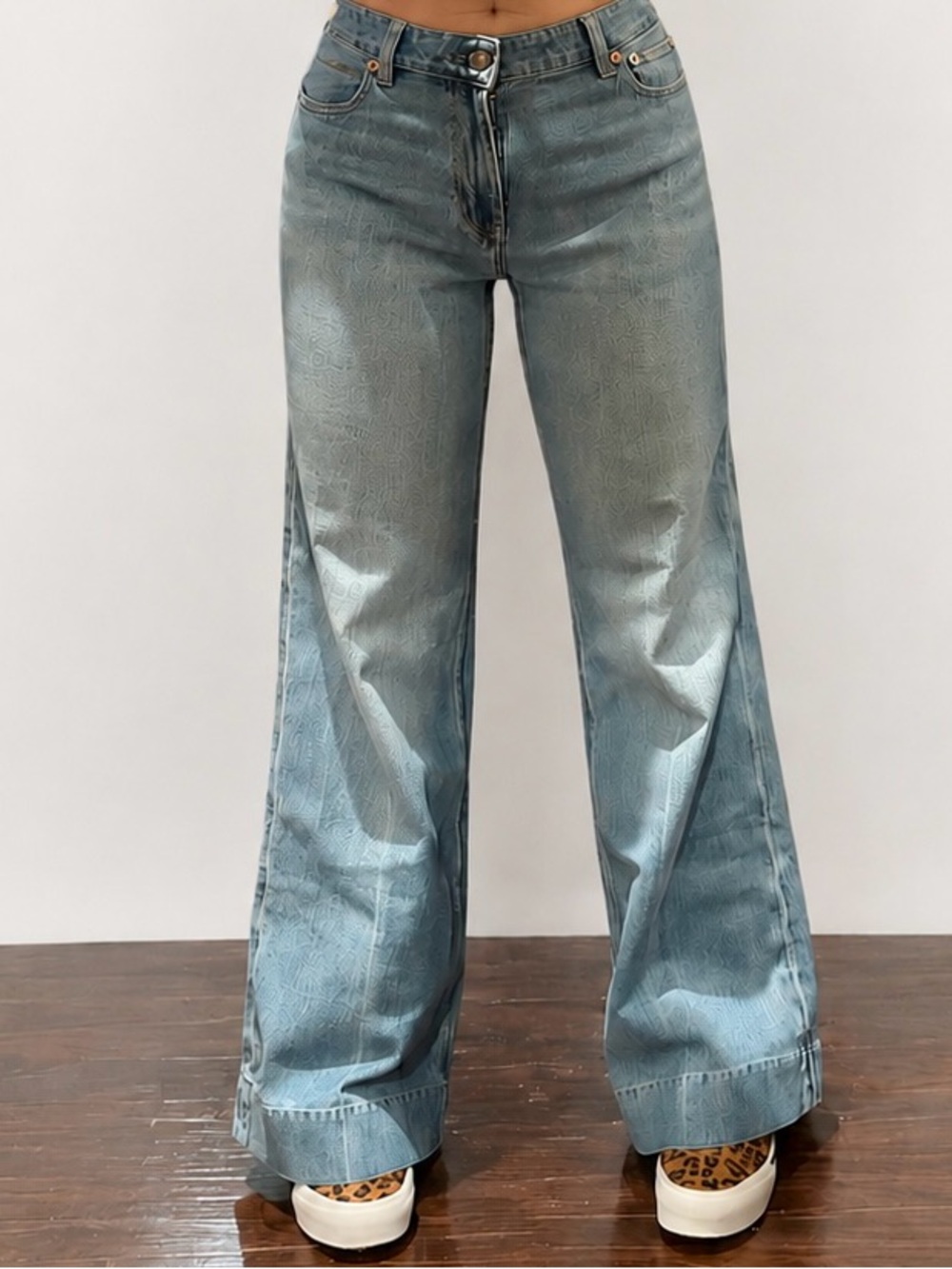 American Eagle Size 4 Light Wash Wide Leg Stretch Jeans